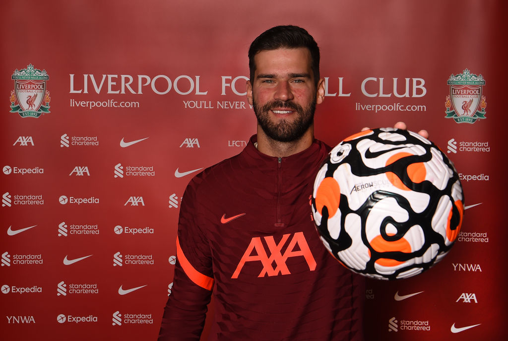 Hosszú távra kötelezte el magát kapusa a Liverpoolhoz – HIVATALOS
