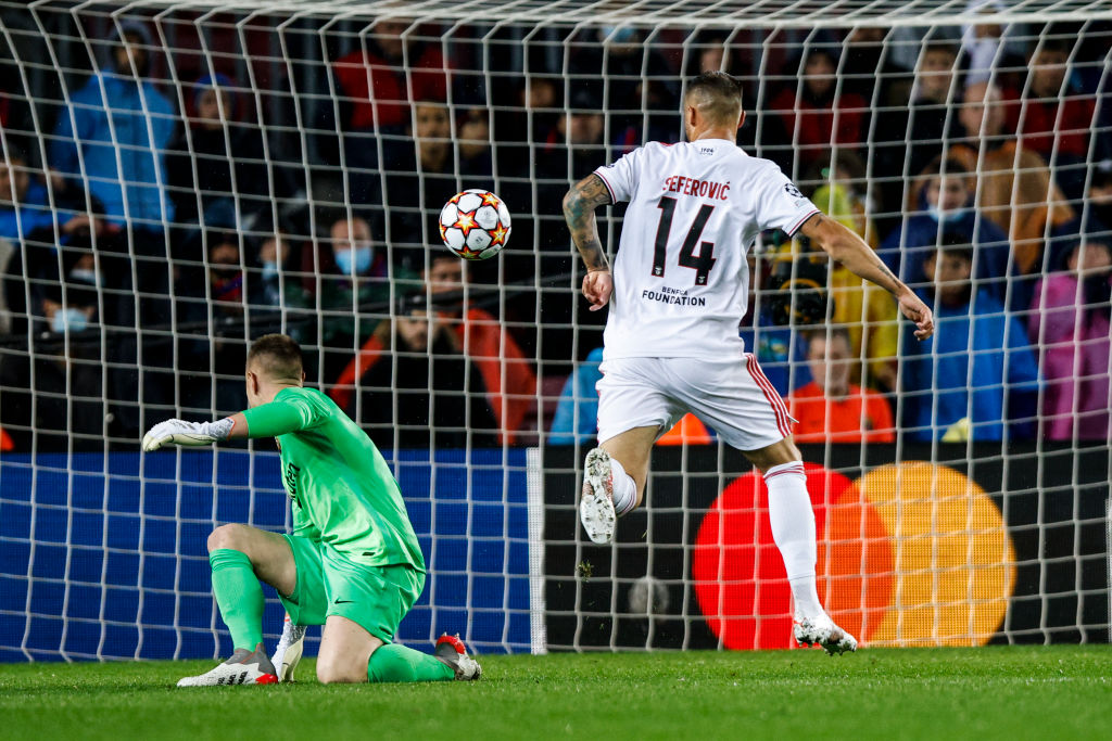 VIDEÓ: Seferovic az évszázad helyzetét hagyta ki