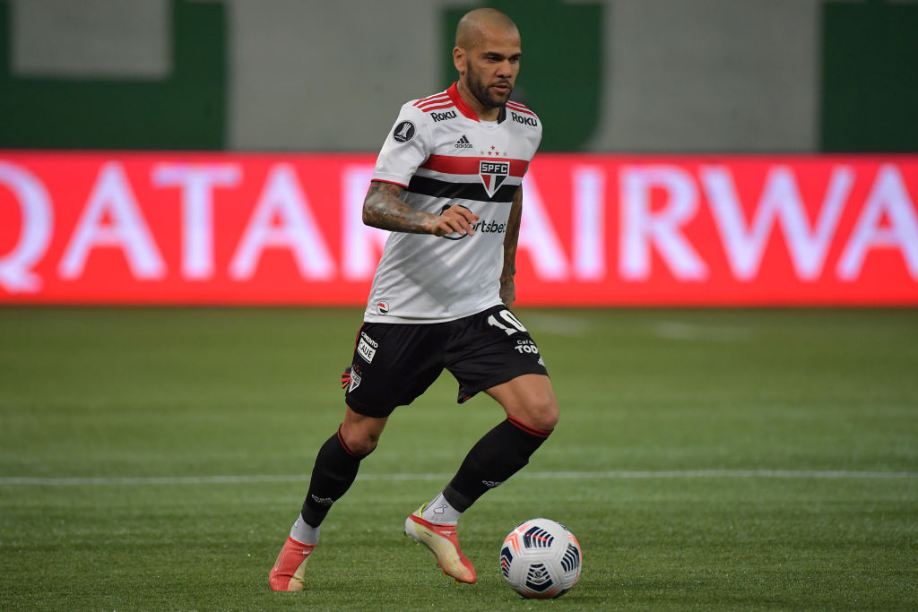 Barcelona: Dani Alves 38 évesen visszatér a klubhoz – sajtóhír
