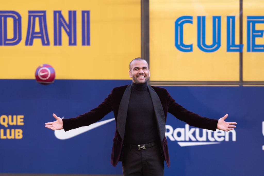 Barca: Dani Alves újra üzent a szurkolóknak!