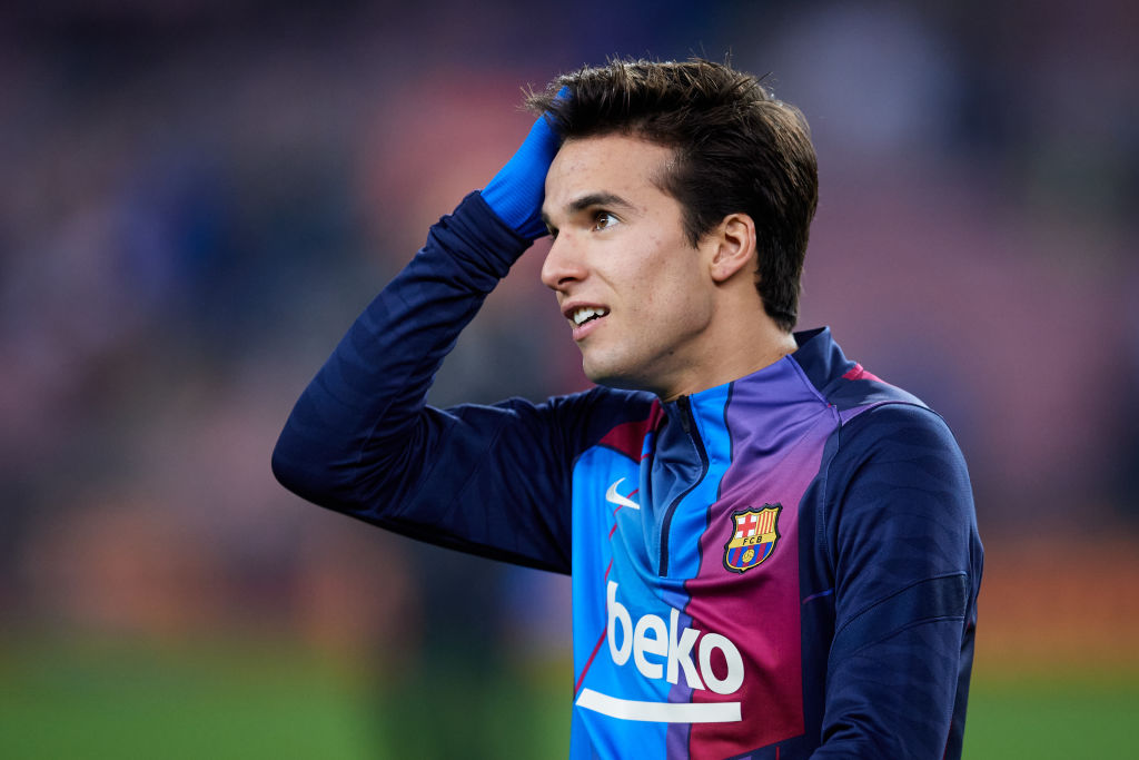 Barcelona: egy Barca-mezes kismalacra kértek autogramot Riqui Puigtól – VIDEÓ