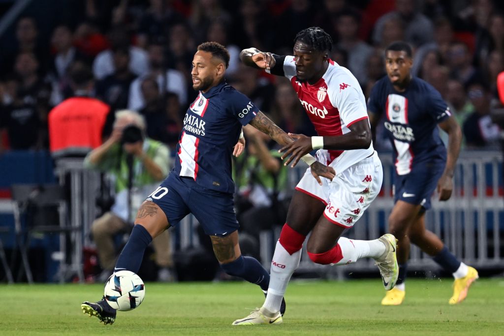 Riválisától igazolna védőt a PSG – sajtóhír