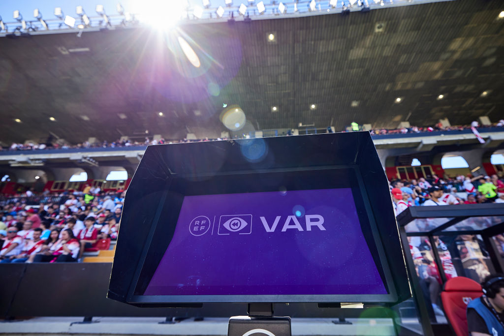 Világfutball: amikor az amatőr fociba is megjelenik a VAR! – videóval