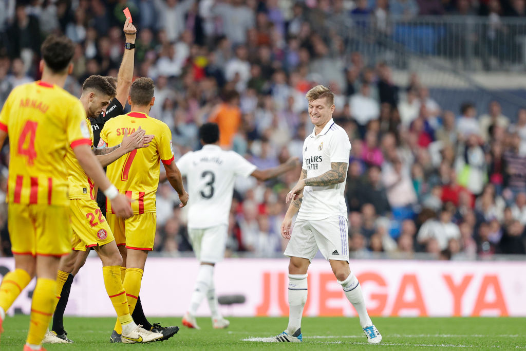 Toni Kroos megkapta az első piros lapját – videóval