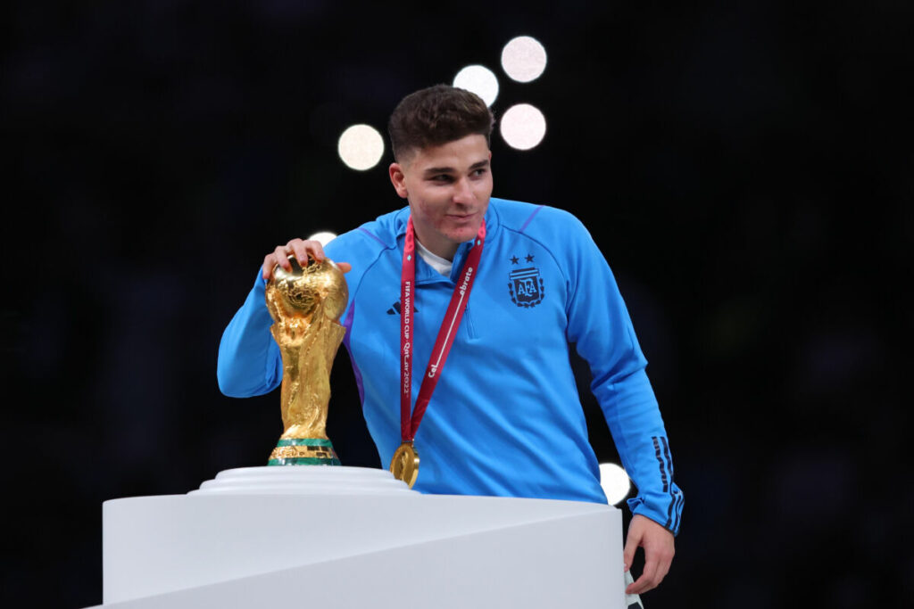 Így fogadták társai a ManCity világbajnokát – videó