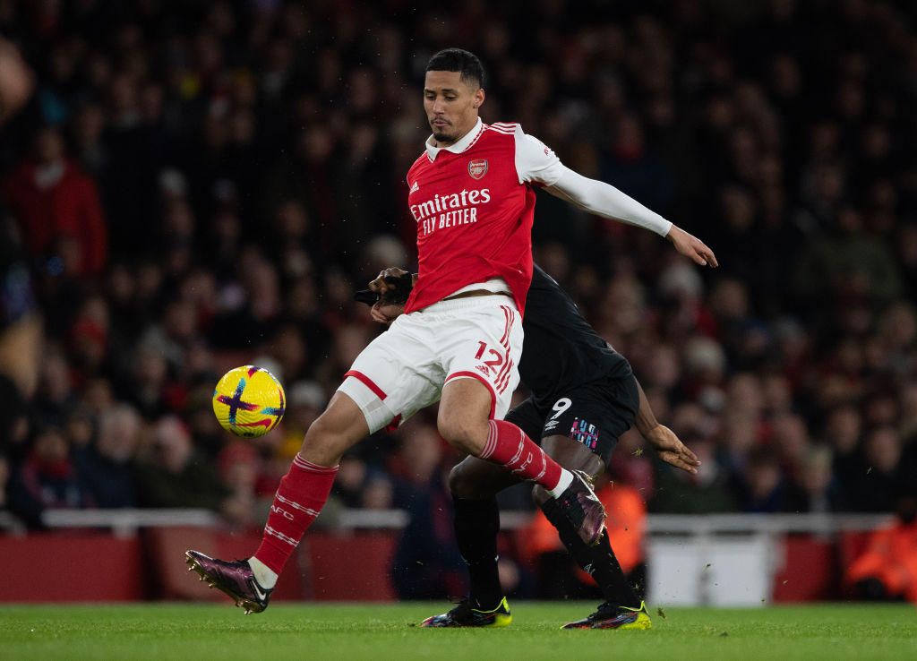 Egy évvel megtoldotta fiatal védőjének szerződését az Arsenal