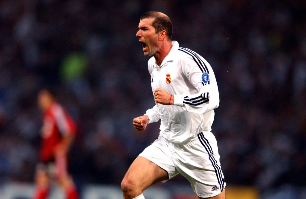 Ezen a napon: Zinedine Zidane történelmi góllal hódítja el a Bajnokok Ligája-trófeát