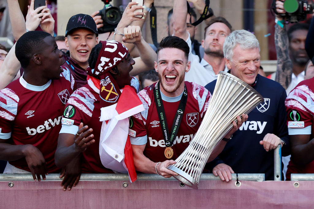 Ajánlatott tettek a West Hamnek Declan Rice-ért – sajtóhír