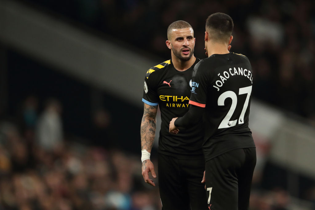 Két remek ajánlat közül választhat a Manchester City veterán védője – sajtóhír