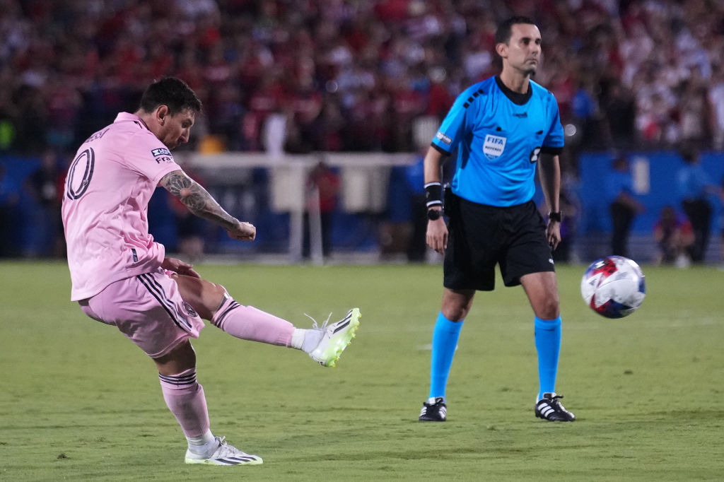 VIDEÓ: Lionel Messi fantasztikus szabadrúgásgóllal egyenlített a hajrában