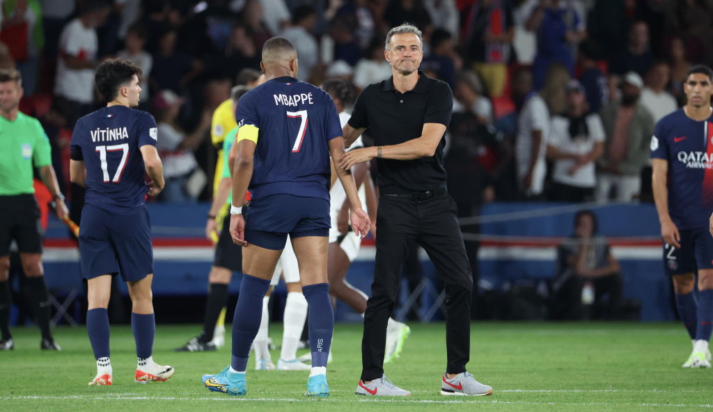Szörnyű startjukat követően történelmi mélységben a Paris Saint-Germain