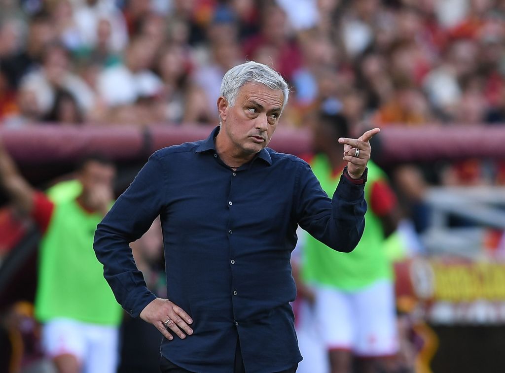 VIDEÓ: Mourinho teljesen feleslegesen állíttatta ki magát