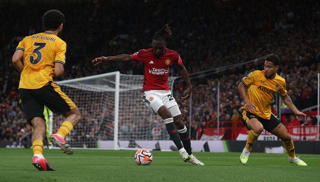 Meghosszabbítaná hátvédjének a szerződését a Manchester United – sajtóhír