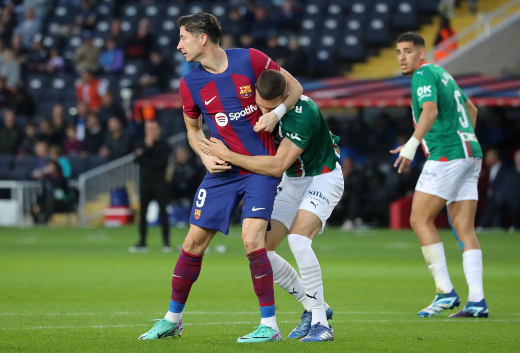 Lewandowski csúnyán kiakadt az FC Barcelona 16 éves tehetségére, Yamal pacsi helyett csúnya fejmosást kapott – videó Lewandowski csúnyán kiakadt az FC Barcelona 16 éves tehetségére, Yamal pacsi helyett csúnya fejmosást kapott – videó