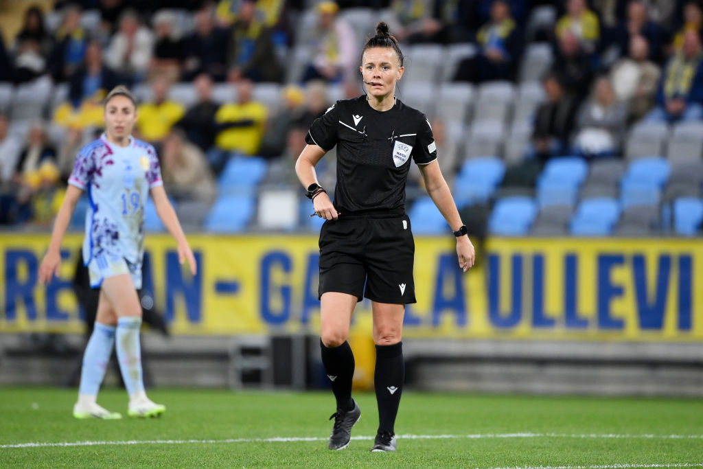 PL: először vezet női játékvezető angol bajnoki mérkőzést