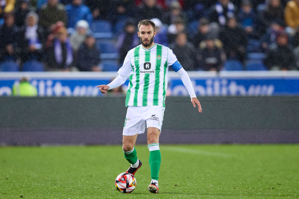 Hosszabbított a Betis rutinos hátvédje – HIVATALOS