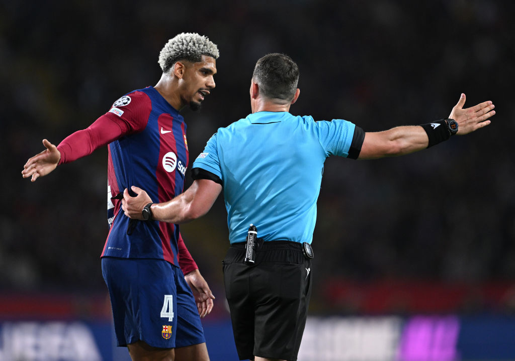 BL: Ronald Araujo bocsánatot kért a PSG ellen kapott piros lapja miatt