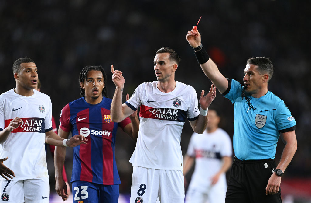 Lerántás miatt került emberhátrányba az FC Barcelona a PSG elleni BL-negyeddöntő visszavágón – videó