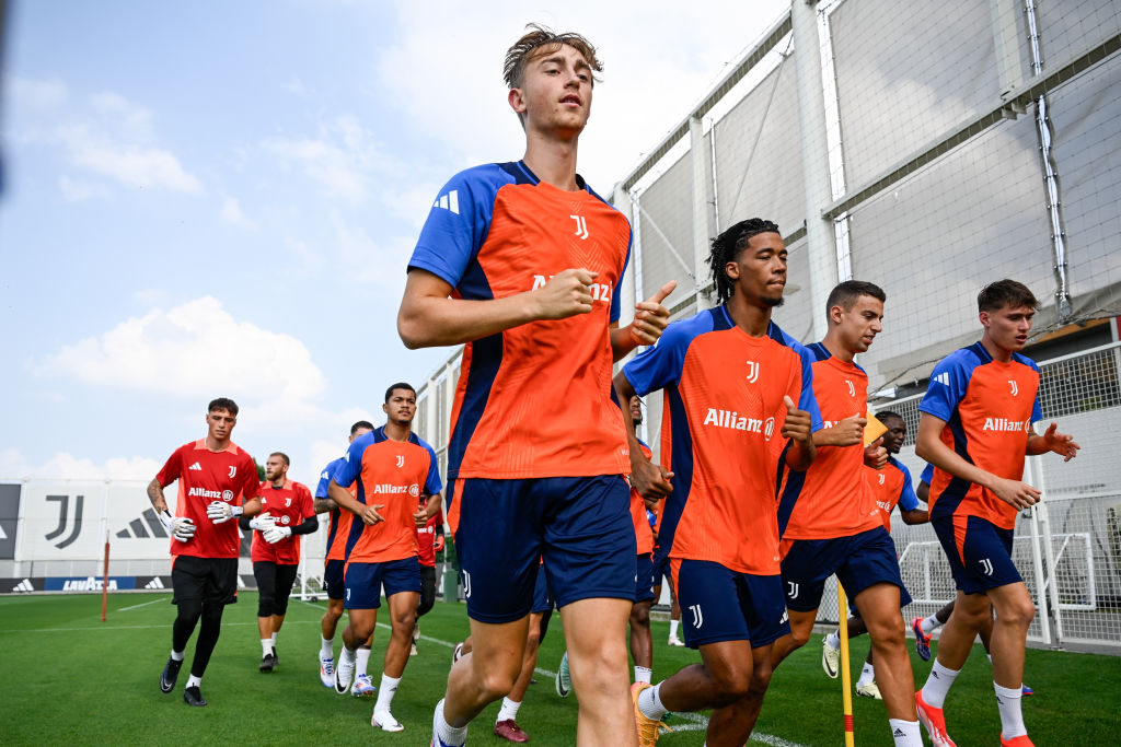 A Juventus 19 éves védőtehetségét igazolta le a Bournemouth – HIVATALOS