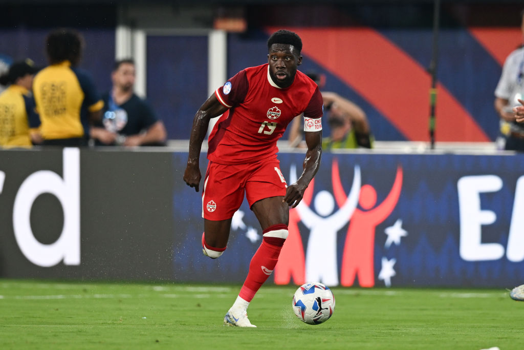 Mégis maradhat a Bayern Münchenben Alphonso Davies