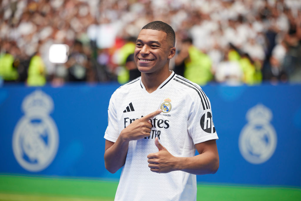 A Real Madrid bemutatta Kylian Mbappét a Santiago Bernabeuban – videóval