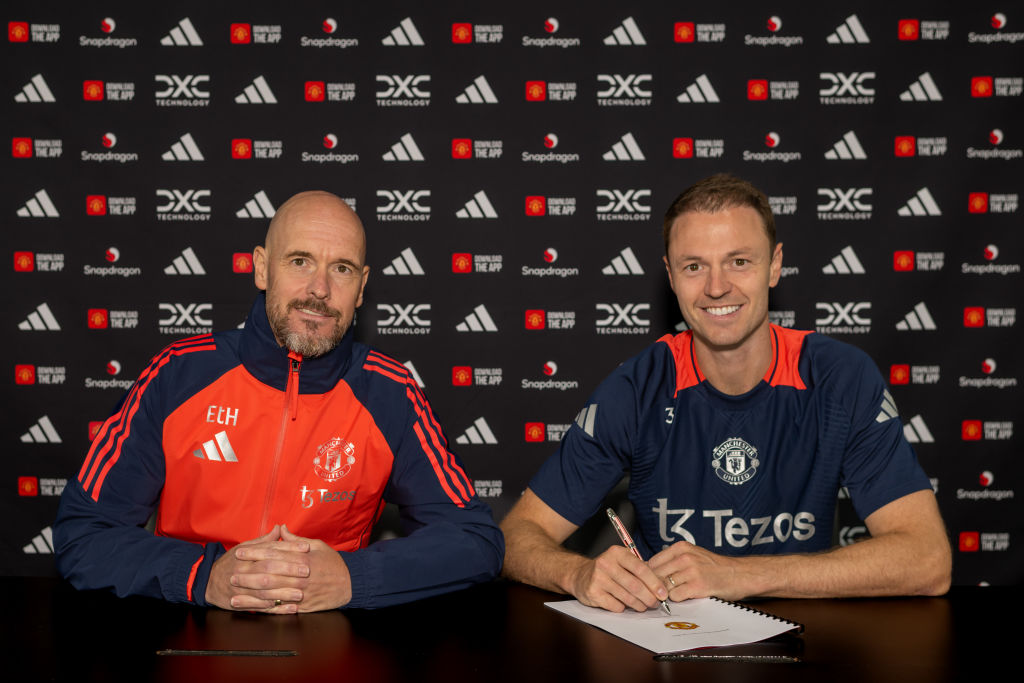 Újabb évre kötelezte el magát a Manchester United veteránja – hivatalos