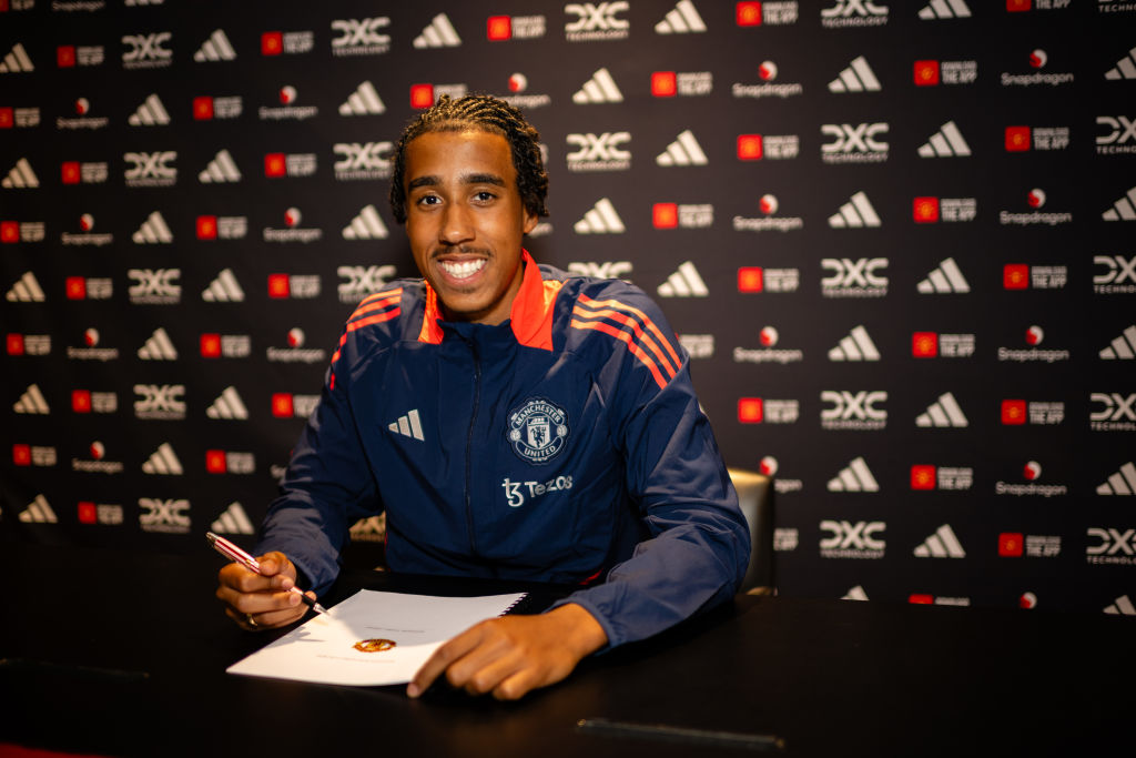 Európa egyik legnagyobb védőtehetségével erősített a Manchester United – hivatalos