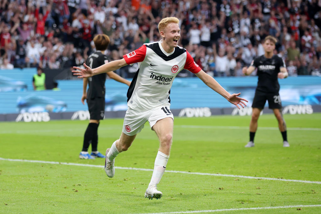 Bundesliga: szerződést hosszabbított tehetséges középpályásával az Eintracht Frankfurt! – Hivatalos