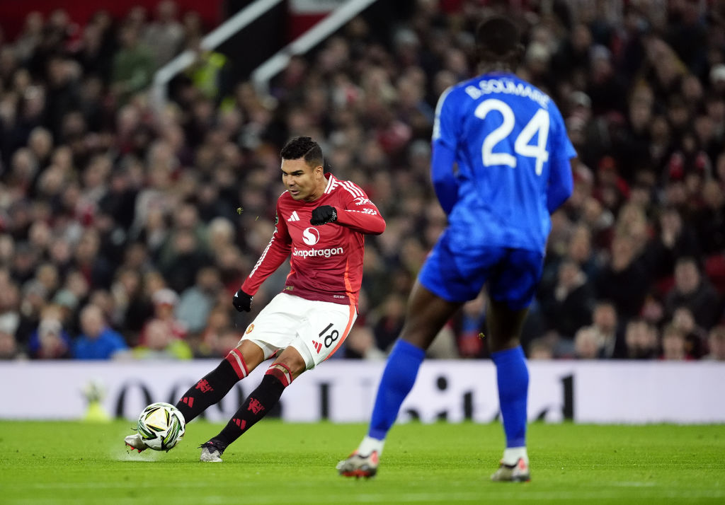 Brutálisan nagy góllal köszönt be Casemiro a Leicester City kapusának – videó