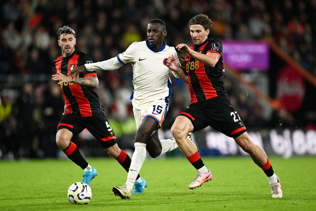 A Bournemouthtól igazolna védőt a Chelsea! – sajtóhír