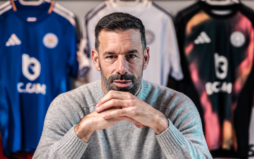 PL: a kiesés ellen küzdő újonc kispadjára ült le Ruud van Nistelrooy! – Hivatalos