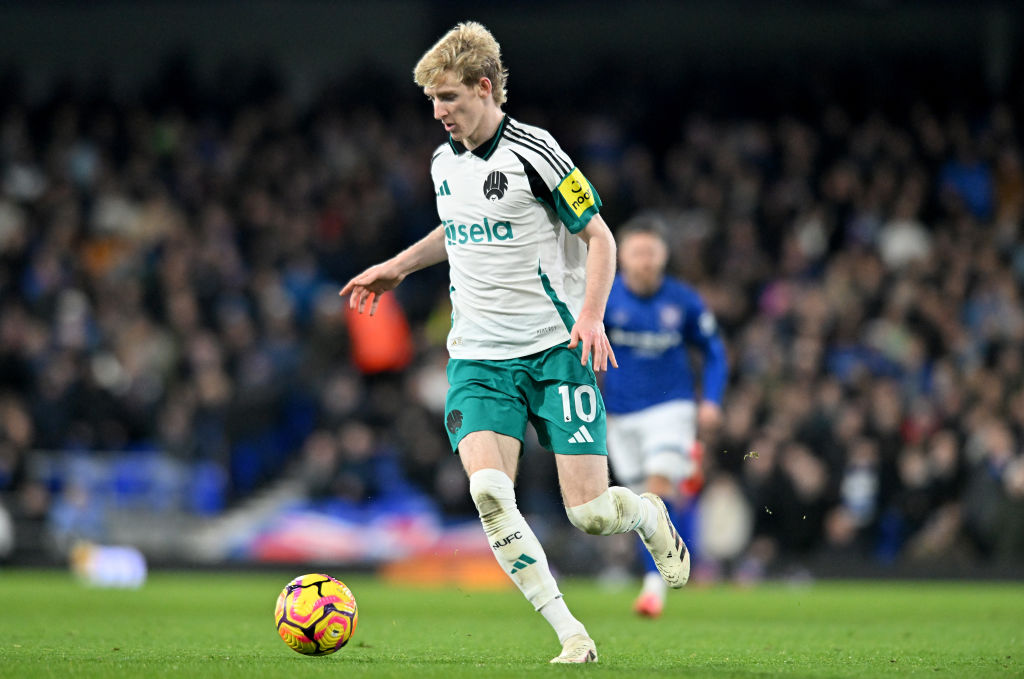 Newcastle United: Anthony Gordon hosszú távra tervez a klubnál
