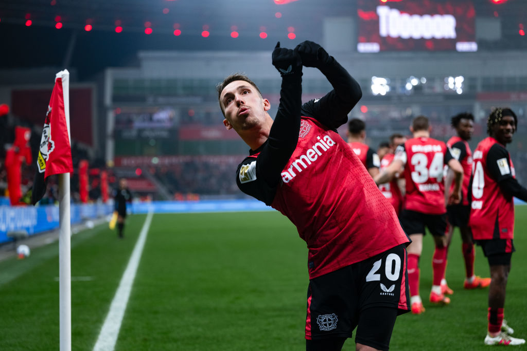 Bundesliga: Alejandro Grimaldo szabadrúgásgóljával tartotta otthon a három pontot a Bayer Leverkusen – videóval