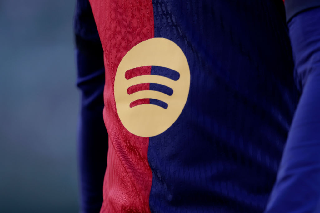 A Barcelona bejelentette, hogy mely zenész logóját viseli a mezén az El Clásicón