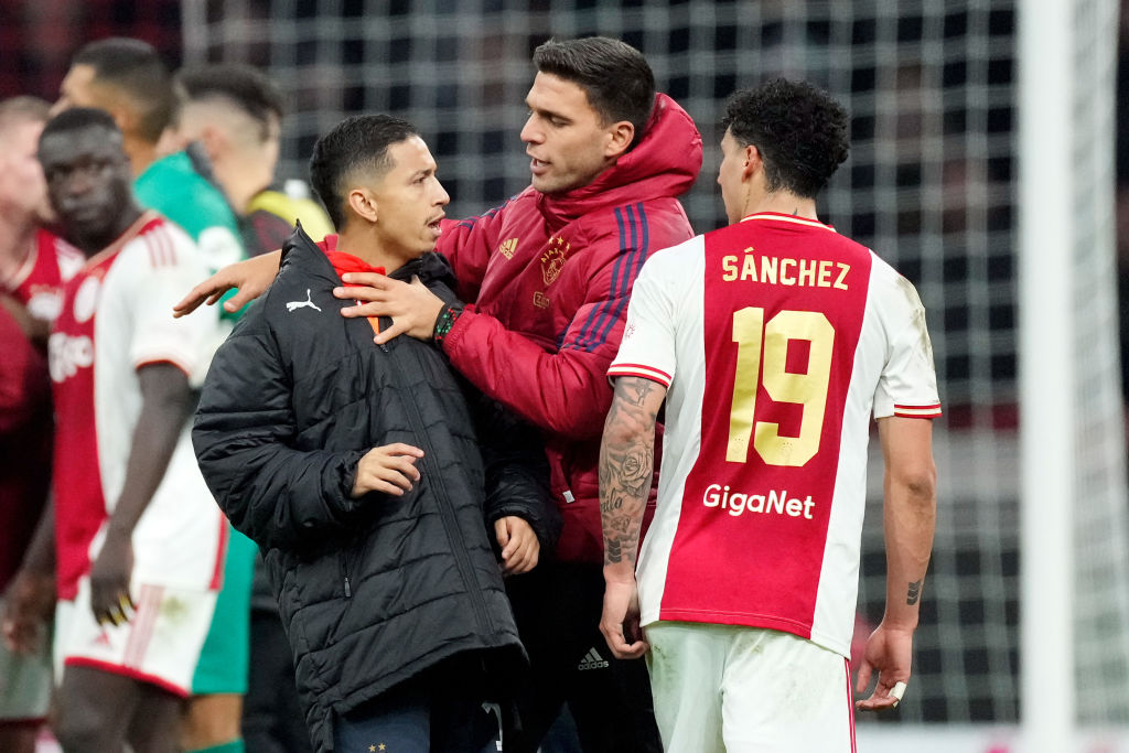 Visszatért hazájába az Ajax egykori védője – HIVATALOS
