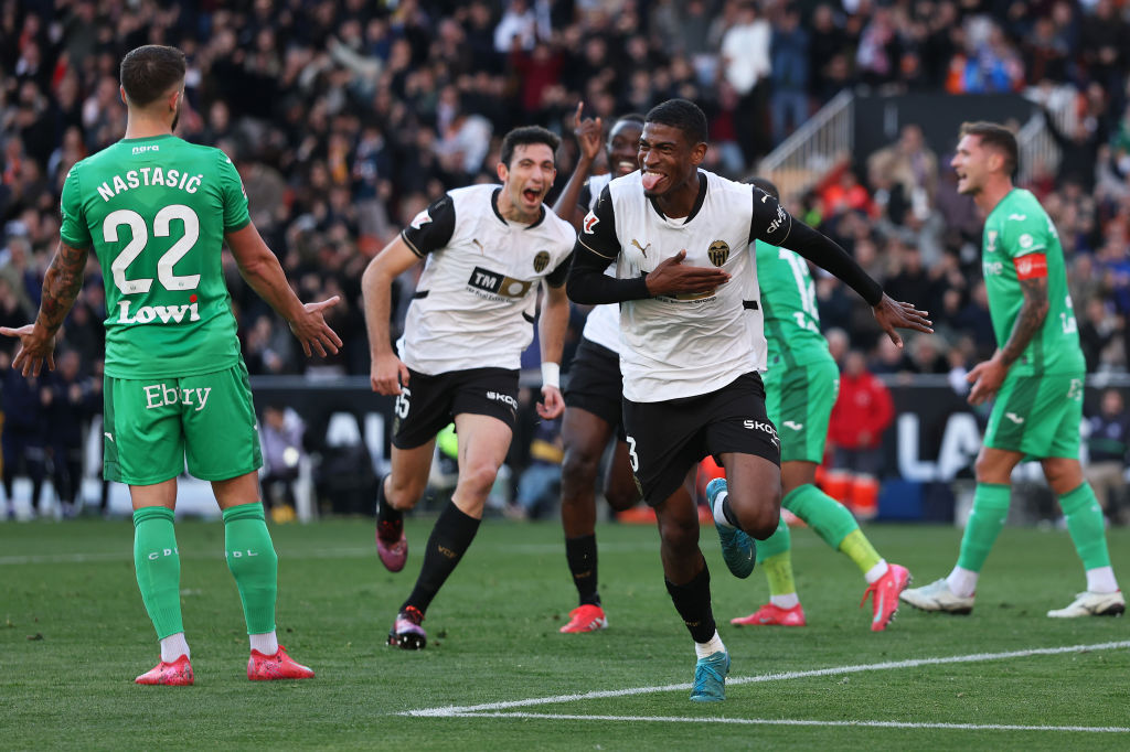 PL: a Valenciától érkezik védő az Arsenalhoz! – sajtóhír