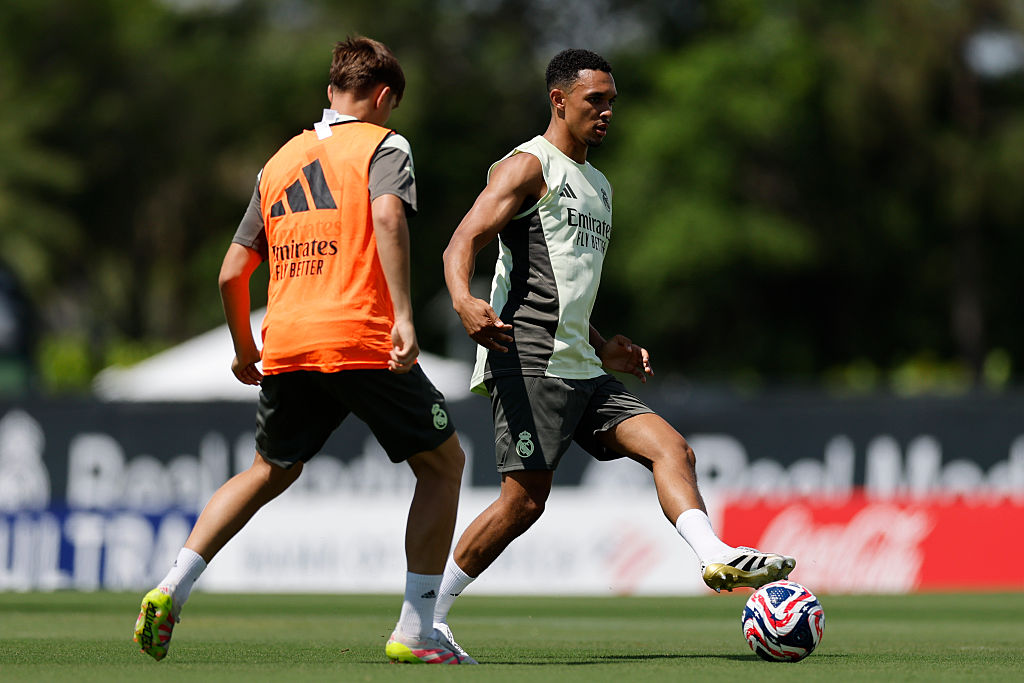 Alexander-Arnold: „nagy segítség a beilleszkedésünknek ez a torna!”