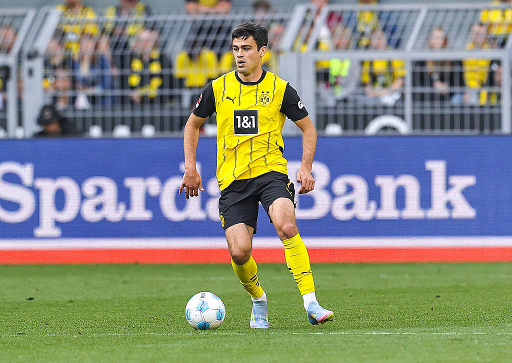 Bundesliga: megválna középpályásától a Dortmund! – sajtóhír