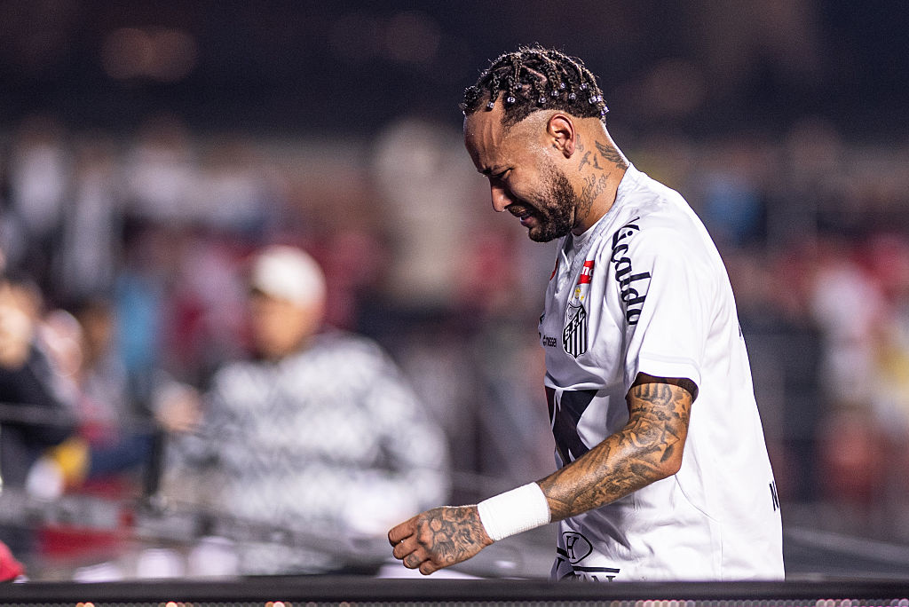 Neymar sírva hagyta el a pályát, miután a Santos 6-0-ra kikapott a Vasco da Gamától