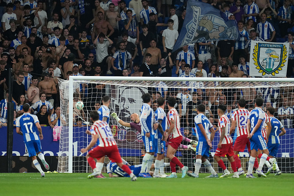 VIDEÓ: fantasztikus szabadrúgásból volt eredményes az Atlético támadója