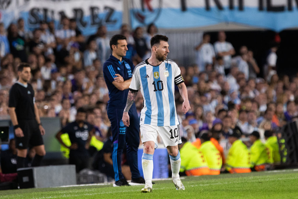 Scaloni: „Ki kell élveznünk, amíg Messi itt van közöttünk…”