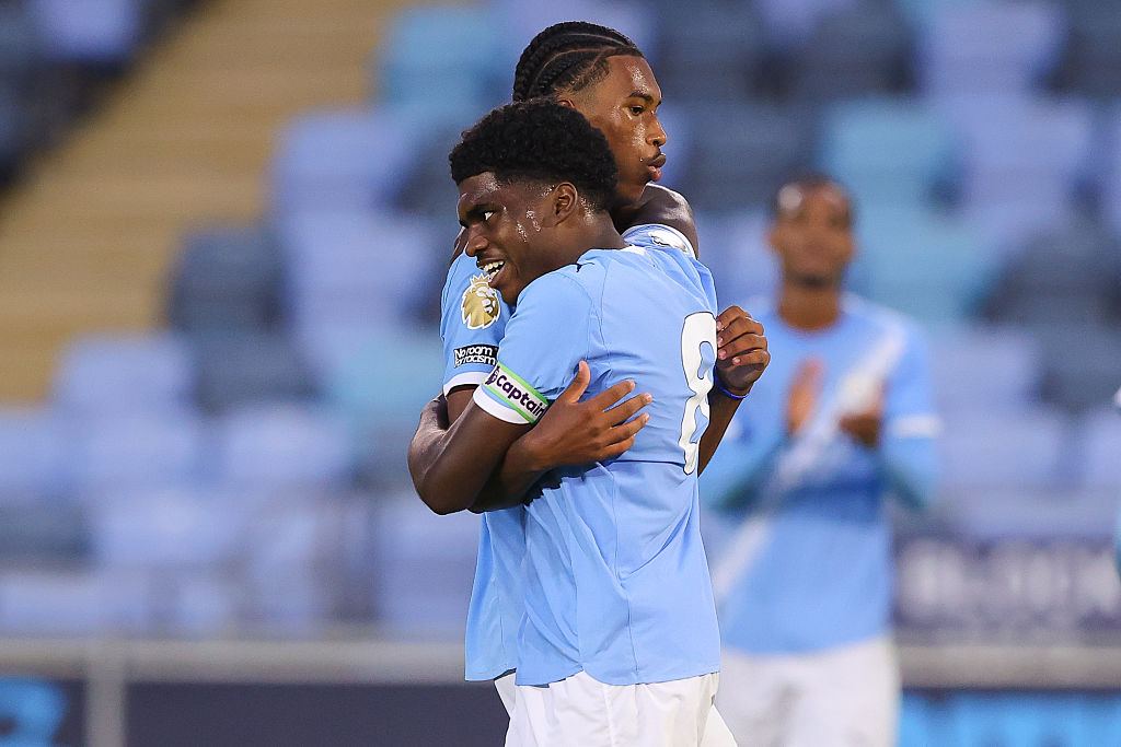 Egyszerre debütált a Manchester City-ben az egykori angol válogatott csatár két fia