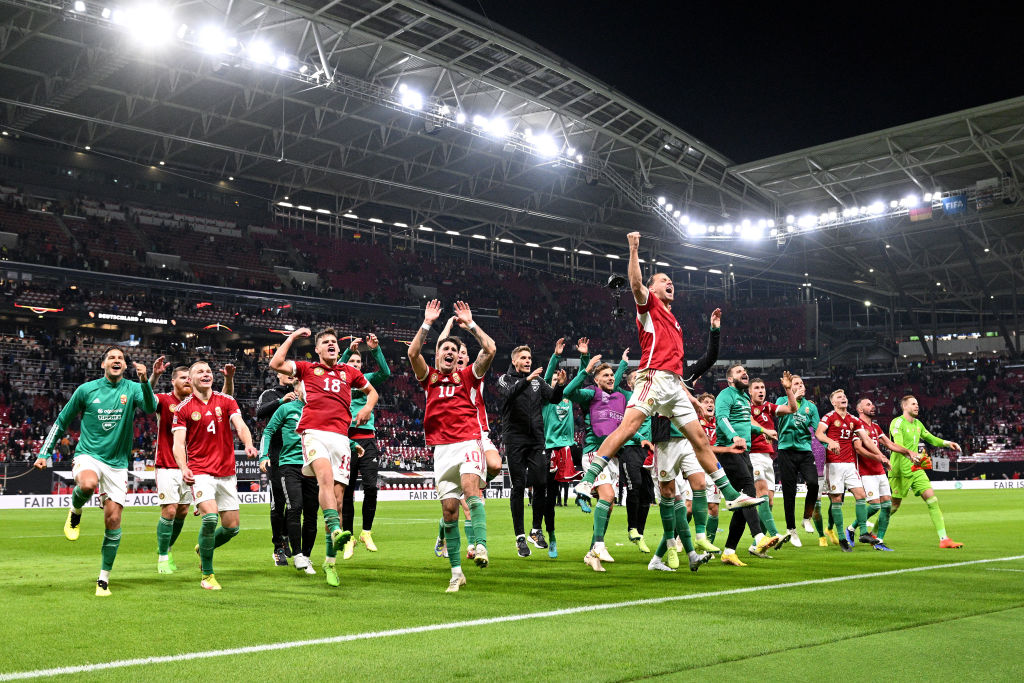 Két egykori magyar válogatott labdarúgó elvégezte az UEFA-képzését