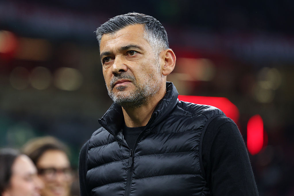 Edzősors: az AC Milan korábbi edzője veszi át az Al-Ittihad irányítását! – HIVATALOS
