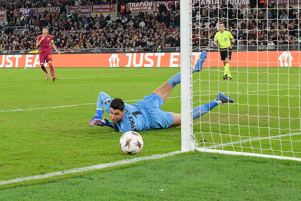 El: egészen szürreális jeleneteknek az AS Roma meccsén! – videóval