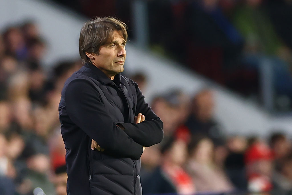 Antonio Conte szerint túl sok új játékost igazolt a Napoli