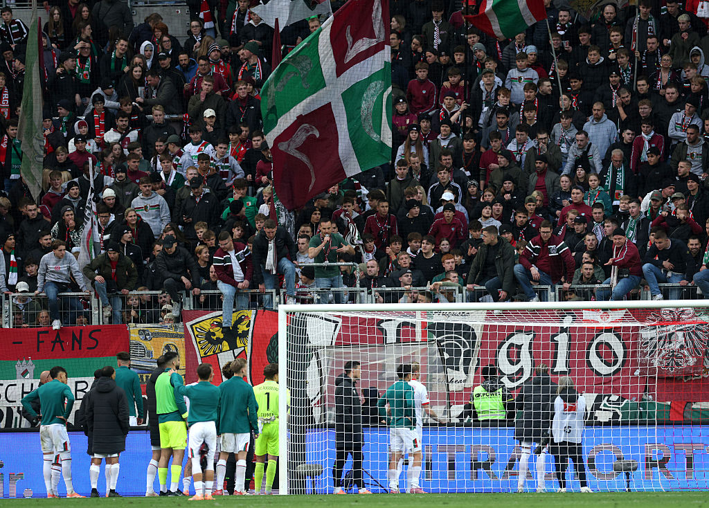 Egy szurkoló halála árnyékolta be az RB Leipzig kupában aratott győzelmét Egy szurkoló halála árnyékolta be az RB Leipzig kupában aratott győzelmét