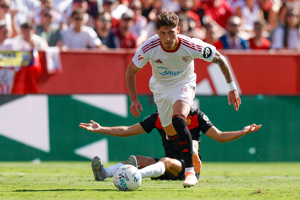 A Sevilla alapemberével erősítene az Aston Villa – sajtóhír