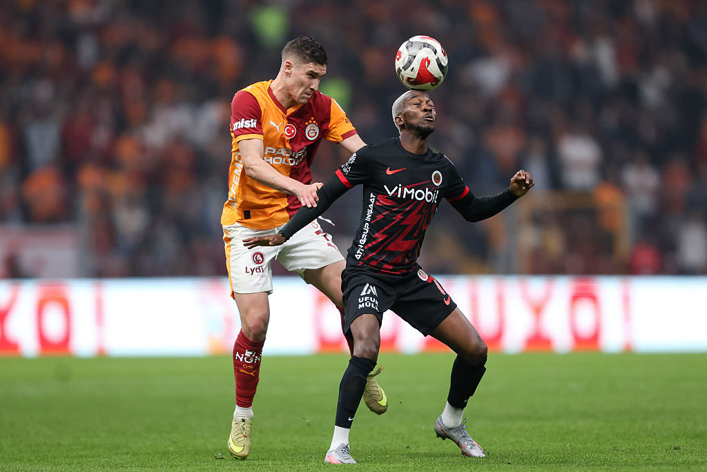 VIDEÓ: fejbe rúgta ellenfelét, azonnal kiállították a magyar válogatott játékosát