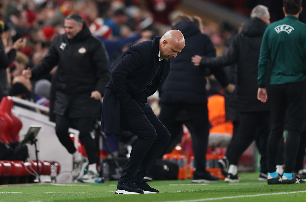 Arne Slot: „normális, hogy ennyi vereség után az emberek a menesztésemről beszélgetnek…”